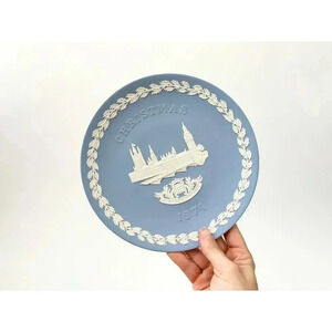 Jasperware Wedgewood 1974 Dual Colored 8" Houses Of Parliament w/ Original box